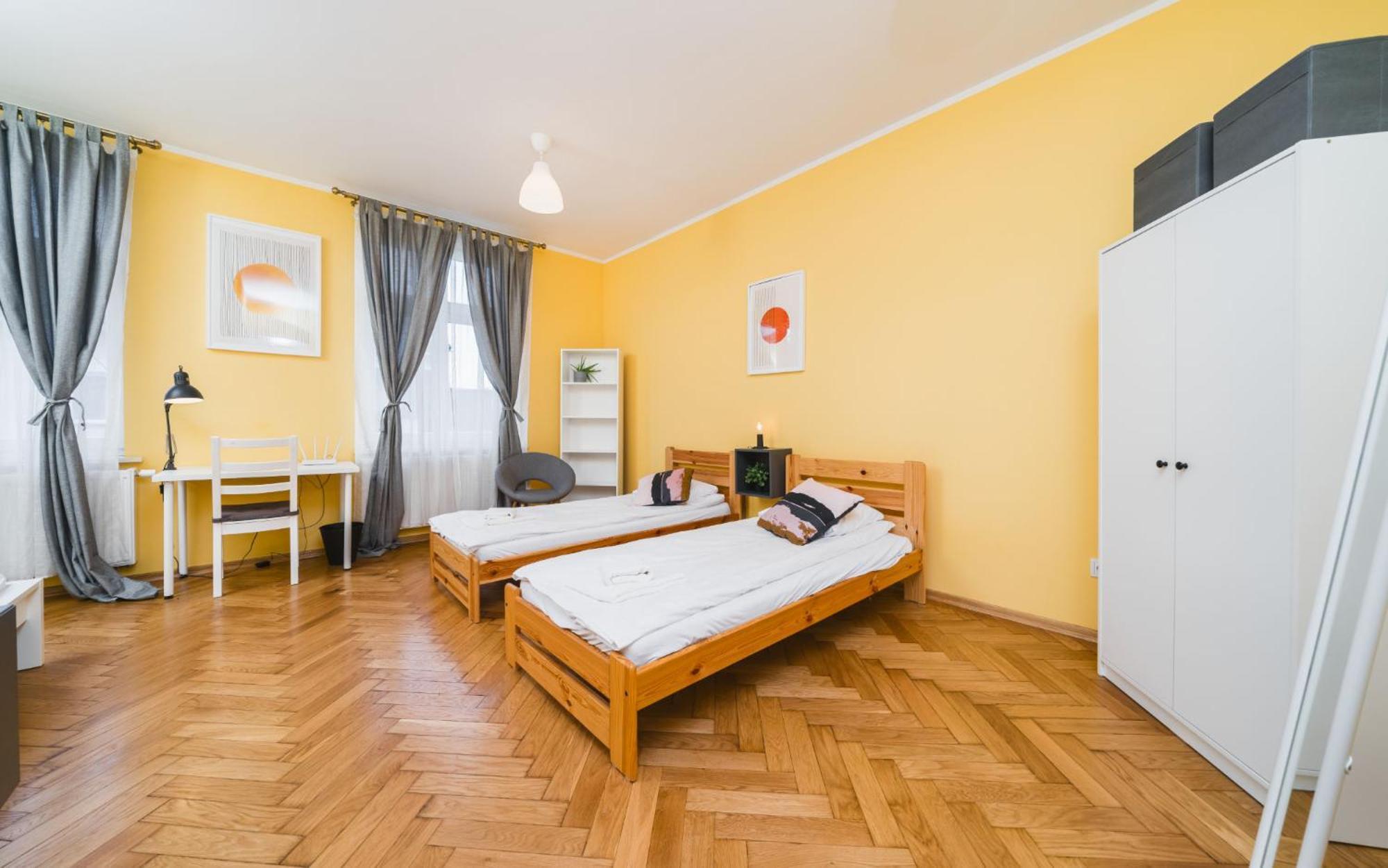 Modern Urban Escape - Old Town Apartment - By Upstairs Cracóvia Exterior foto